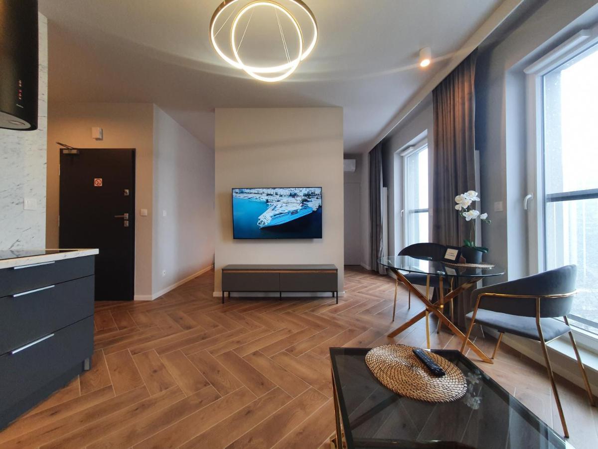 15 Pietro Sokolska 30 Towers Apartments - New- Lux- Parking- Sauna- Gym- And Good View From 15Th Floor 카토비체 외부 사진